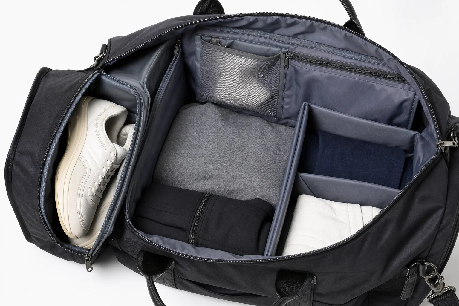 Travel weekender interior with shoe compartment, wet pocket and packing partitions